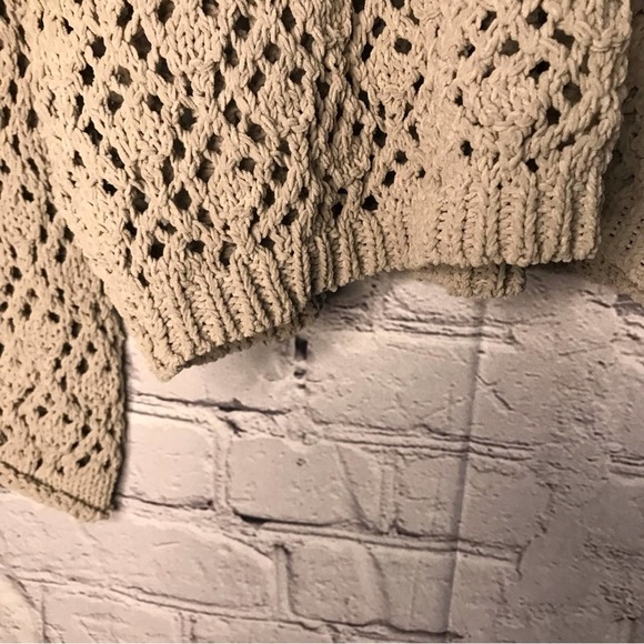 Nicole Miller Taupe Open knit V neck Drop Shoulder Cropped Sweater Size M NEW - Picture 4 of 9